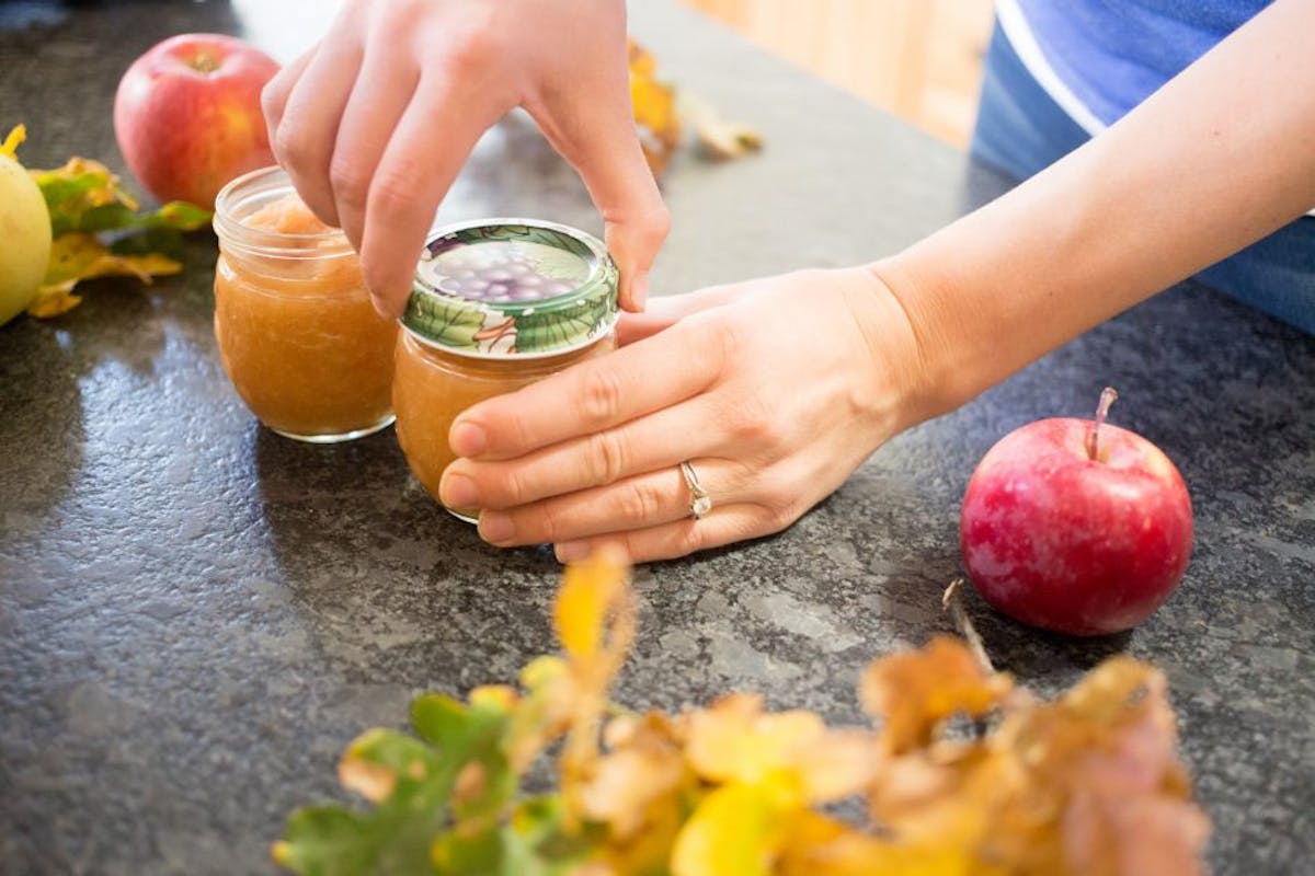 Azure Husbandry Apples, Honey Crisp, Organic - Azure Standard