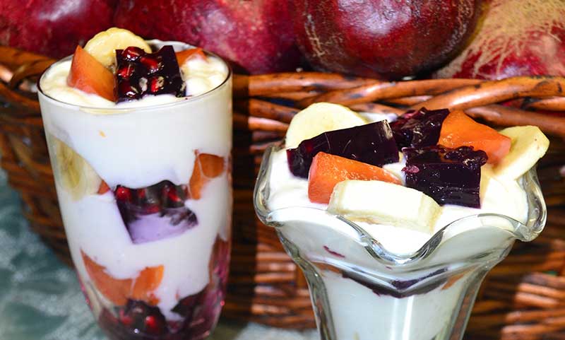 parfait amour　豊水梨 Berries & Pineapple Yogurt Parfait 🍍 cleanfoodcrush.com/yogurt